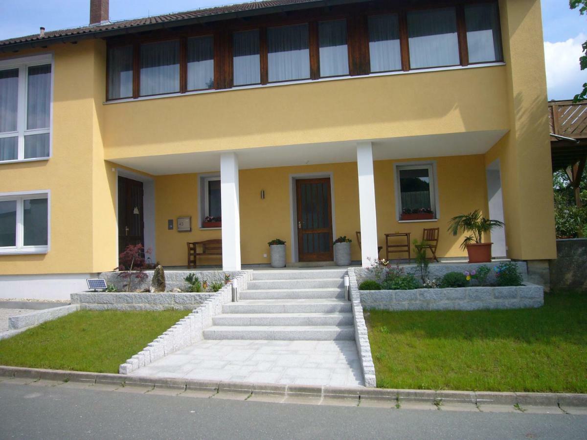 Ferienwohnung Im Alten Schulhaus - Keine Monteure Plech Екстериор снимка